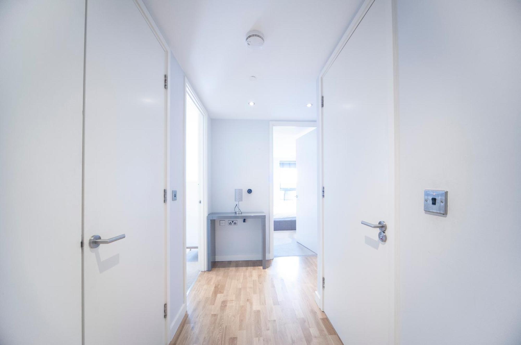 Top Floor Apt - 2 Bed/2 Bath + Private Balcony London Exterior photo